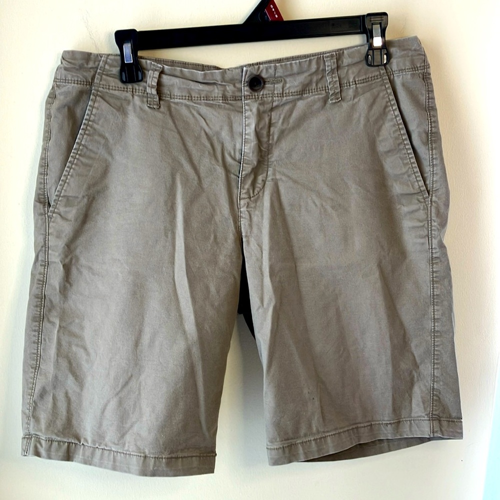 Old Navy khaki cargo shorts size 8